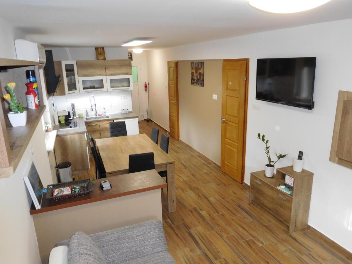 Golden Apartman Orosháza Εξωτερικό φωτογραφία