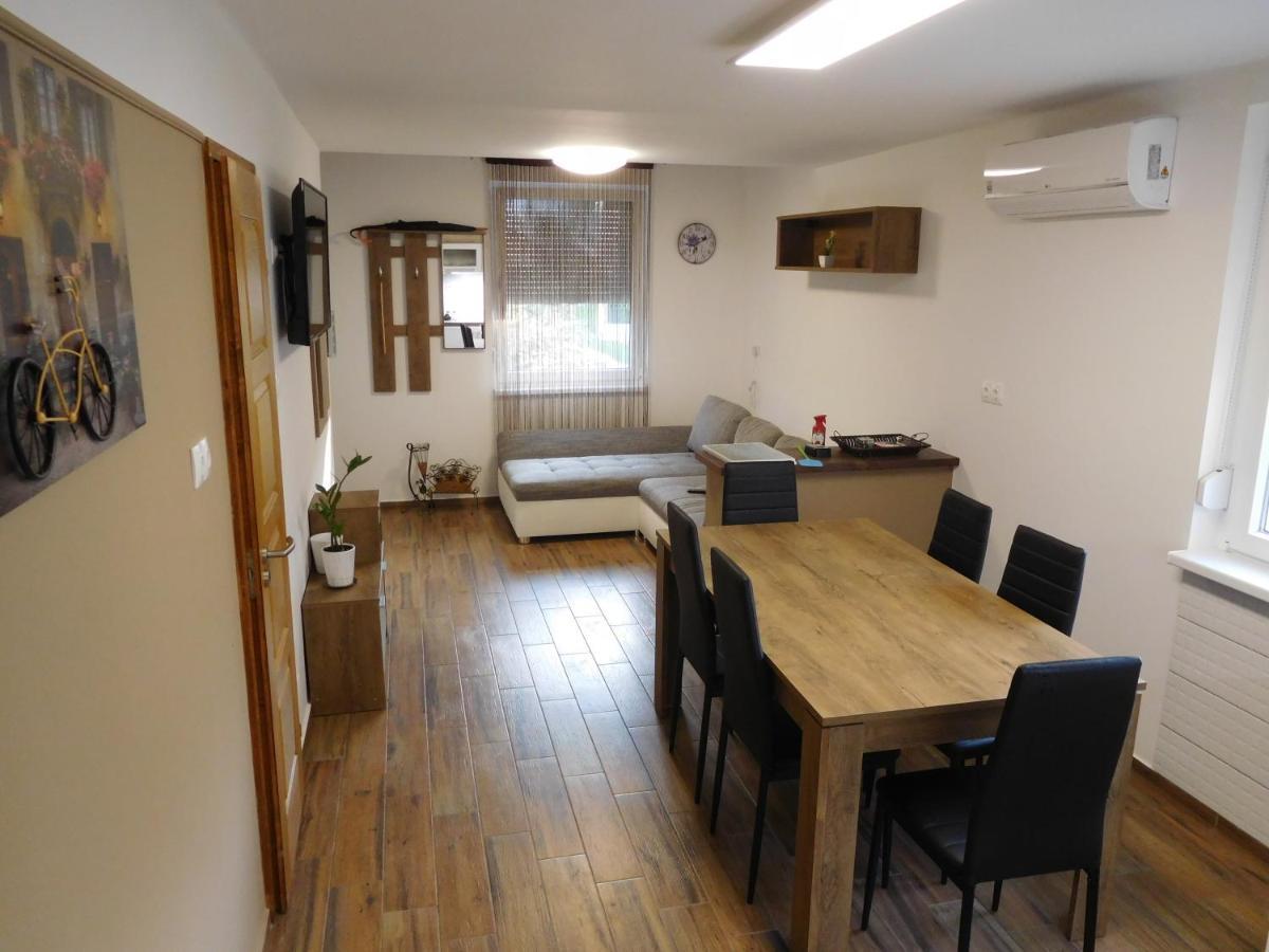 Golden Apartman Orosháza Εξωτερικό φωτογραφία